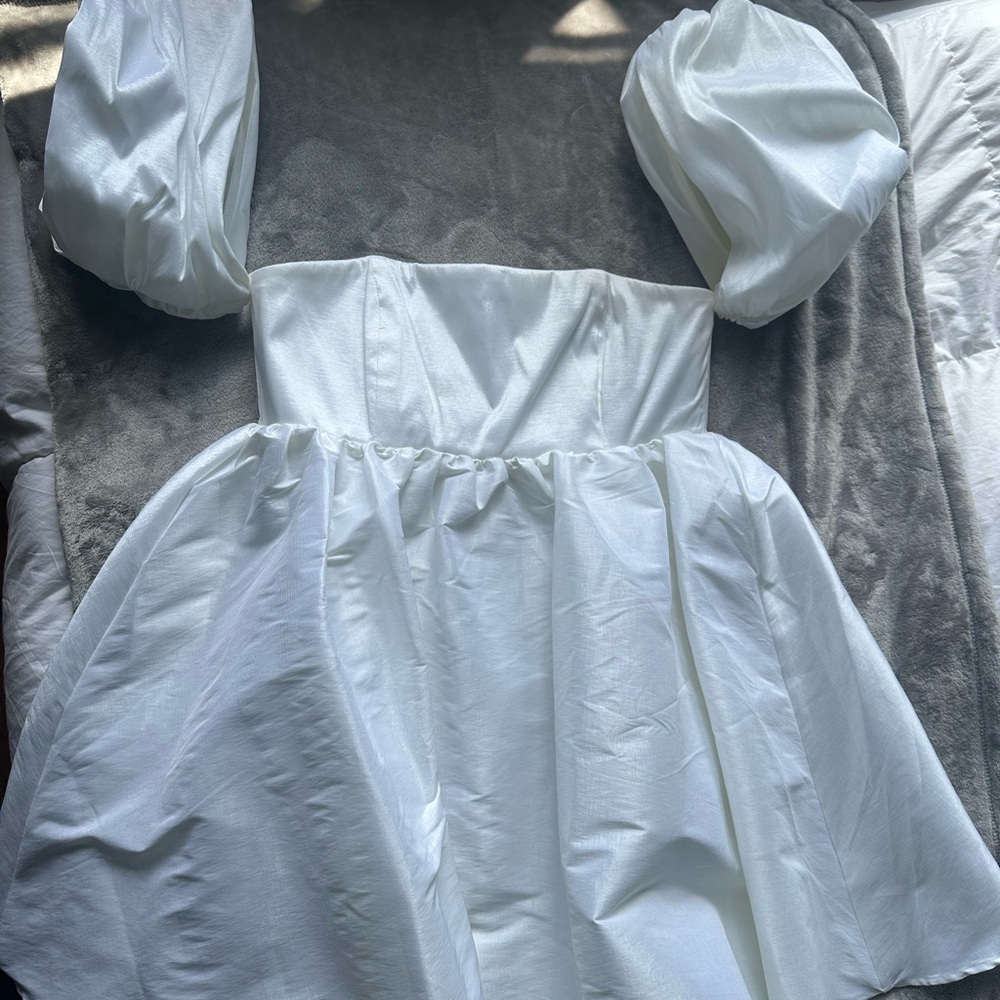 Elegant White Puff Sleeve Dress